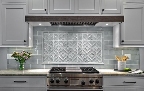 A showstopping backsplash in Stellar Dahlia and Santos combo.